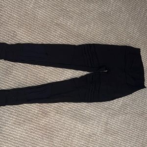 Lululemon size 6 black leggings with mesh design